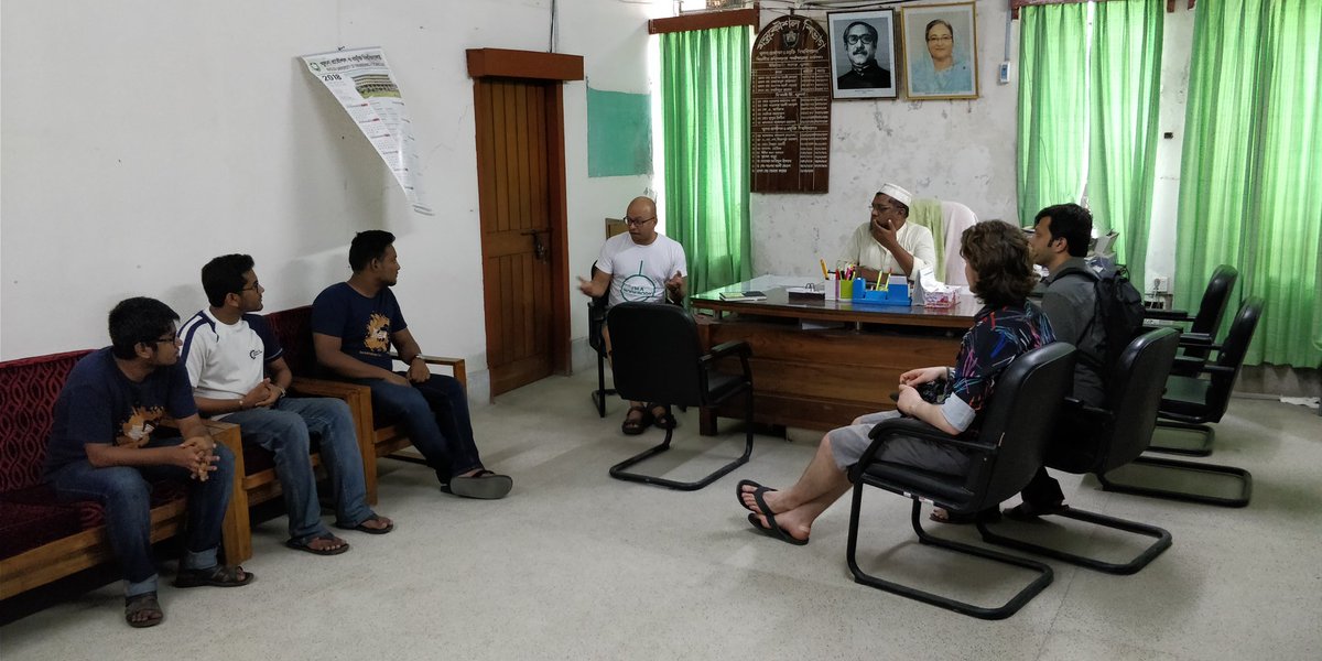techrakib's tweet image. #RightMesh product manager @sajuab talking to the students of Khulna University of Engineering &amp;amp; Technology about Mesh network.

#Bangladesh
#W3Engineers
#P2P