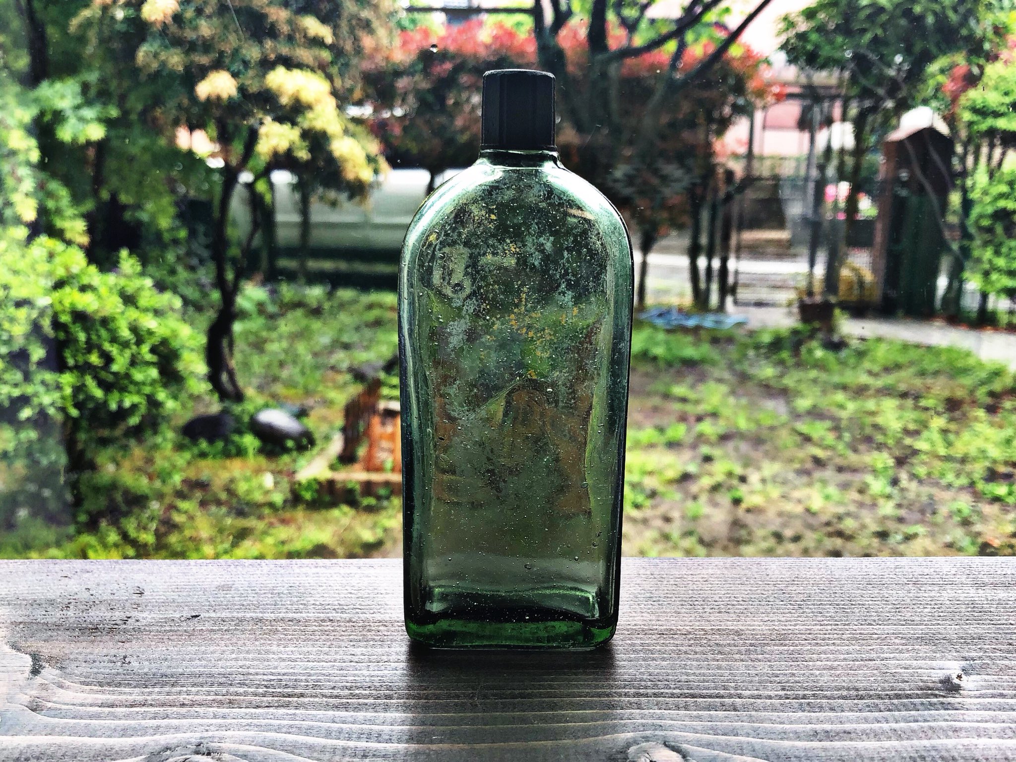 レトロ 昔のコロン緑色 八角形 ガラス瓶 高さ約15cm ヘチマコロン