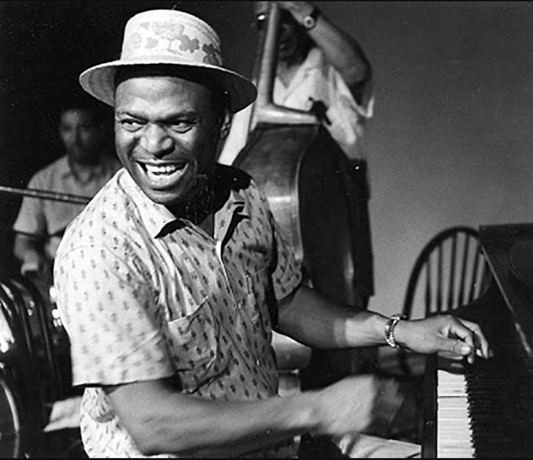 Jazzin historiaa Lemposelta:
Earl Hines – pianojazzin ensimmäisiä jättiläisiä
Kirjoittaja: Seppo Lemponen
bit.ly/2Htlyn6
#EarlHines #pianojazz #SeppoLemponen @jazzrytmit_com