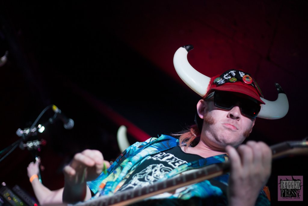 RaggedP's tweet photo. Gallery: Udder Ubductees, Evelyn Hotel, Fitzroy, 24th April 2018 https://t.co/AlM6oxgINv https://t.co/DgOlFX5j8q