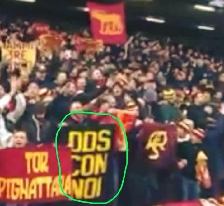 LiverpoolFF's tweet photo. Yesterday at Anfield, Roma fans had a banner in support of a Roma ultra who murdered a Napoli fan and is currently in prison. Horrible fans 

The banner reads 'DDS (Daniele De Santis) With Us' https://t.co/r2bQRlnP7j