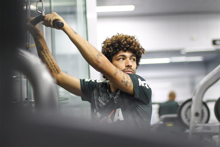 Remodelado, Atlético se torna mais agressivo na marcação, mas sofre para sair 'ileso' dlvr.it/QQjLsx