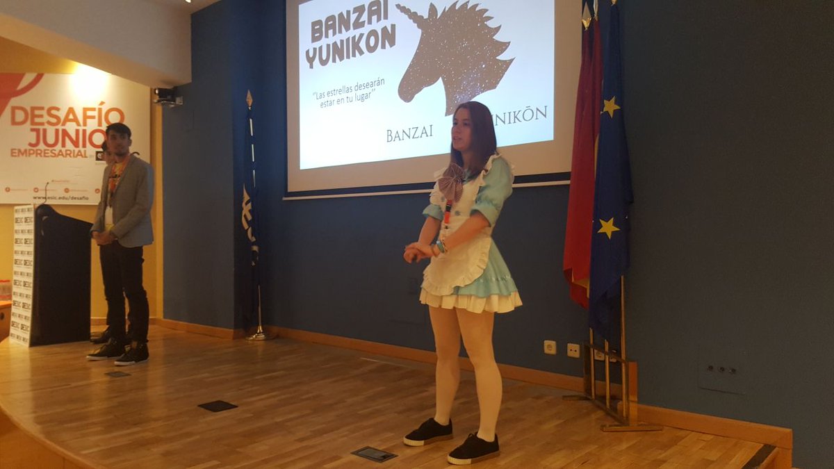 El equipo "Banzai Yunikón" del IES Carlos María Rodríguez de Valcárcel de #Madrid presentando su idea de negocio: un local ambientado en el anime japonés y en la cultura japonesa #DesafíoESIC