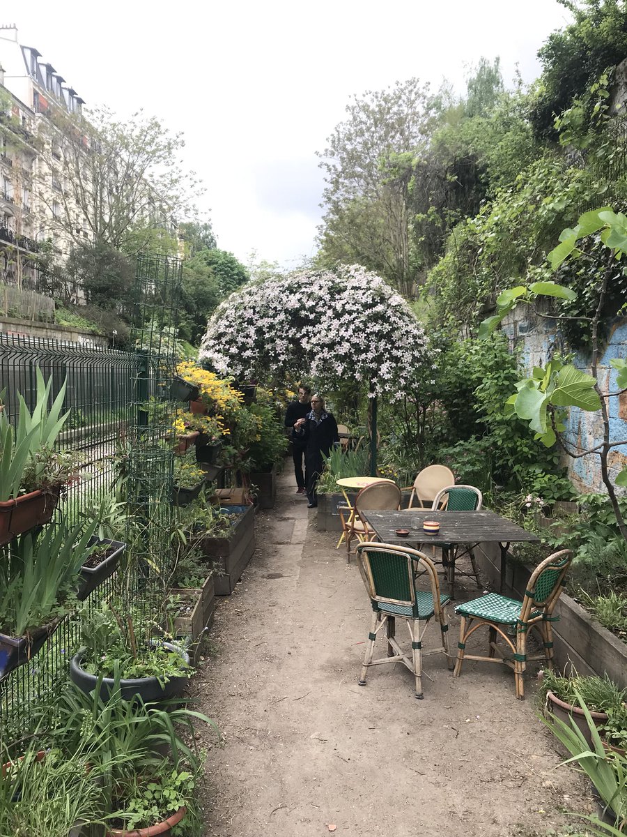Passionnante &amp; merveilleuse visite des <a href="/JardinsRuisseau/">Jardins du Ruisseau</a> dans les 18ème arrdt de Paris.
Un beau travail a venir entre la région <a href="/iledefrance/">Région Île-de-France</a> <a href="/pybournazel/">PierreYves Bournazel</a> et l’association pour développer de nouveaux projets.
#jardinspartages #natureenville #agricultureurbaine #biodiversite