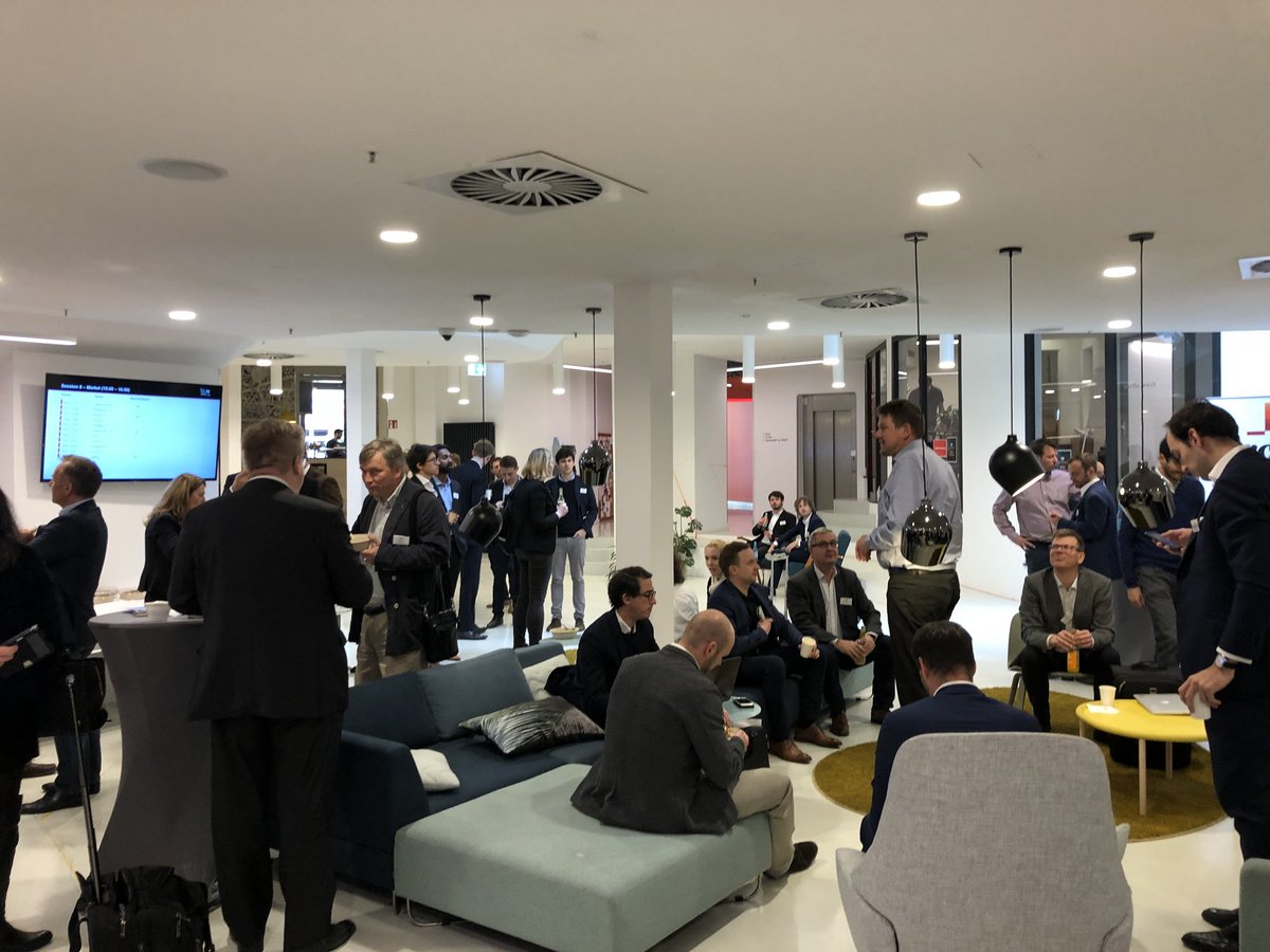 ReTechDACH's tweet image. #REINPrePitch2018 just started with the jury meeting! Looking forward to see the startups!