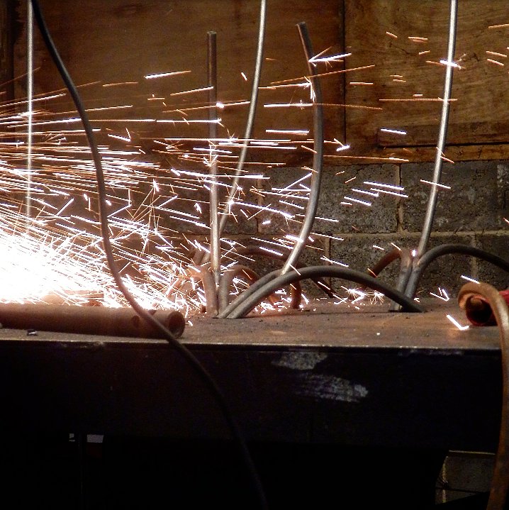 OHolmanDesign's tweet photo. Stay away from the light but its so BEAUTIFUL. #sparking #metalartist #grinding 
#lilylamp  #sculpturaldesign #sculpturallighting #  #highenddesigner #handmadeinbritian #lightingideas #lily #ollieholman #steellighting #designerlighting #interior #interiorlighting https://t.co/JNwGbV52x4