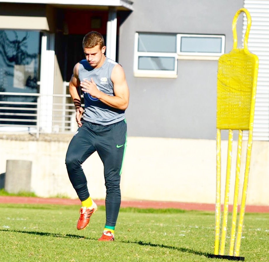 Mede8Sports's tweet photo. Roberto Fragale hard at work at the Amajita camp. "It’s been a wonderful experience and I am very privileged to be working with Mr Stuart Baxter." ⚽️🇿🇦

#fragale #amajita @AmajitaU20  #southafrica #football #soccer #mede8sports #safa @SAFA_net #nike #adidas #baxter https://t.co/M0FS4oZ36c