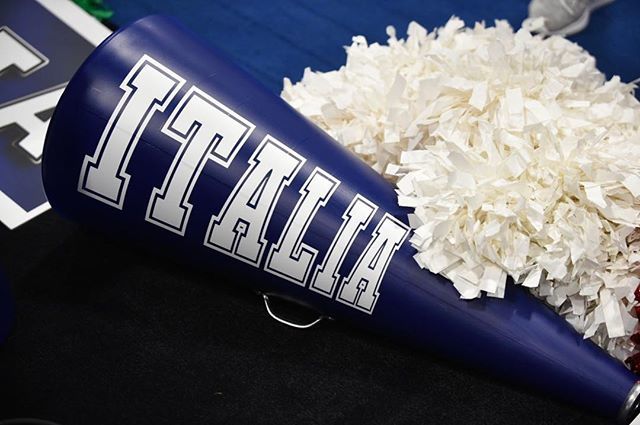 VoiceEllie's tweet photo. *ICU CHEERLEADING WORLDS 2018* 
È arrivato il momento! La delegazione italiana di FICEC è arrivata in America ed è pronta per il Campionato del Mondo ICU 🌎 
Tutte le gare si potranno seguire in streaming in diretta gratuita sul sito www.cheerunion.or… https://t.co/PAsRA8FaZk https://t.co/xDQv5O6cvZ