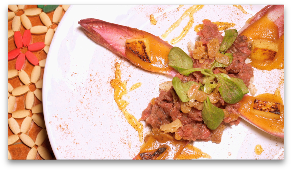rutasCapone's tweet photo. 🌞Parece que la lluvia nos está dando una tregua y para celebrarlo no hay nada mejor que un plato en frío. @LeChefCapone te propone este steak tartar "a su manera" 🍽️🍽️@la2_tve @SomosDocumental #RutasCapone ¡Toma nota!  https://t.co/7Pz9KGJuGZ https://t.co/ANECOe3MC6