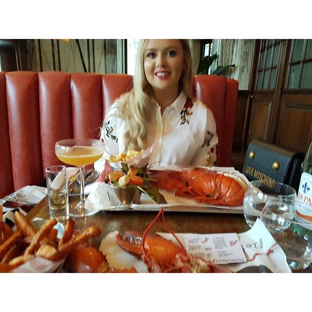 We love this kind of diet... #seefood #eatfood #lobster #letsgetmessy #seafood #foodporn #allthenoms #Birmingham #foodgasm 

The see food diet 📷: @klbn