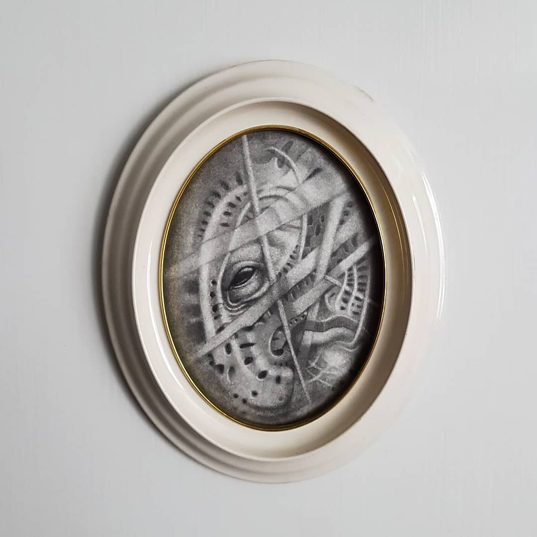 AlbertFisk's tweet photo. Been struggling with some negativity lately but still trying to be productive and I'm really enjoying making these small drawing for my oval frames.
#Albertfisk #art #drawing #abstract https://t.co/mUN1bzz23s