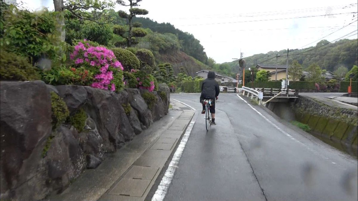 にわとまと 久々の雨の中の自転車旅 とうちゃこした場所に居たカッパさんは頭の皿が雨に濡れてここち良さそうに佇んでいた 諫早市かっぱの辻 こころ旅