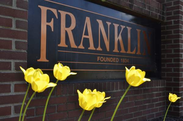 FranklinCollege's tweet photo. Welcoming groups from @Franklin_CommHS and @TheISIND today! We hope you have a great day on campus!#visitfc https://t.co/FgLHEPmJJp