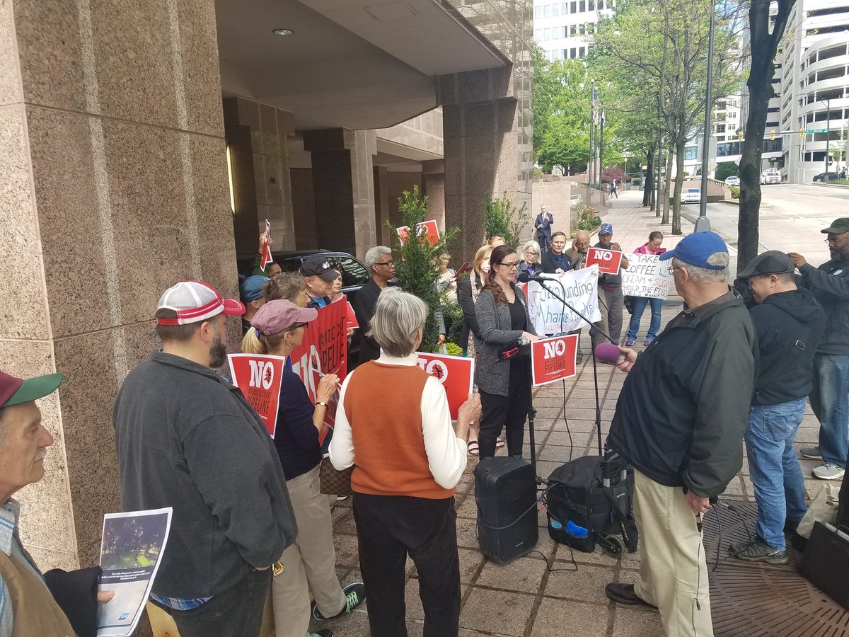 HansleyCaroline's tweet photo. @SarahTaber_bww talk about the risky investment of the proposed #ACPipeline. #NoACP @BankofAmerica it's time to #DefundACP https://t.co/nqgzFNTT5Z