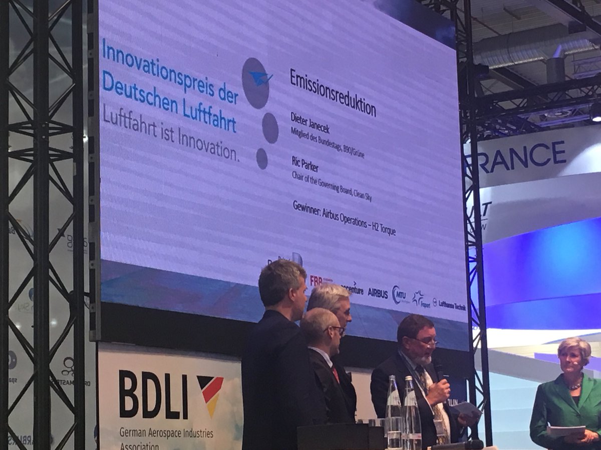 ZALTechCenter's tweet image. Winner of the #idl2018 award „Emission Reduction“ goes to @Airbus fuel cell concept „H2 Torque“. It was developed at ZAL! #ila2018 @idl_social @cleansky_ju