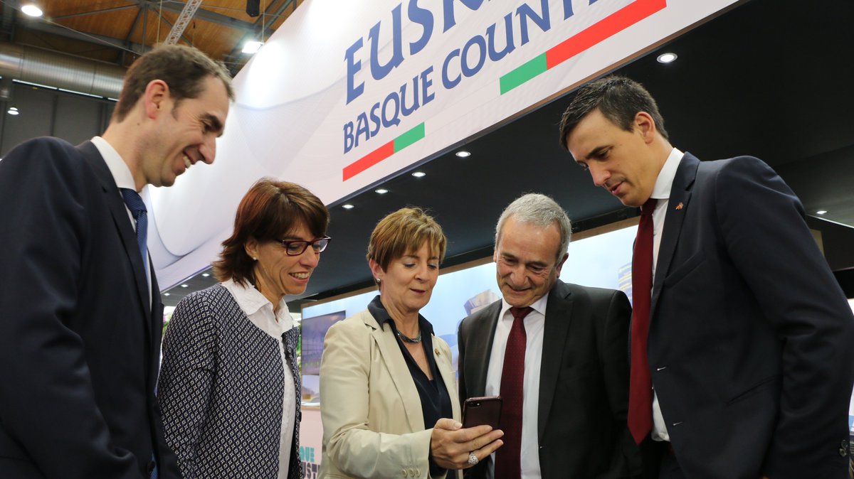 industriaEUS's tweet photo. #basqueHM18 Euskadi se presenta como un País industrial que trabaja las tecnologías disruptivas capaces de dar soluciones en todos y cada uno de los sectores innovadores ➡️ https://t.co/N7SAVNkbB5 https://t.co/8YGIGYPgl7