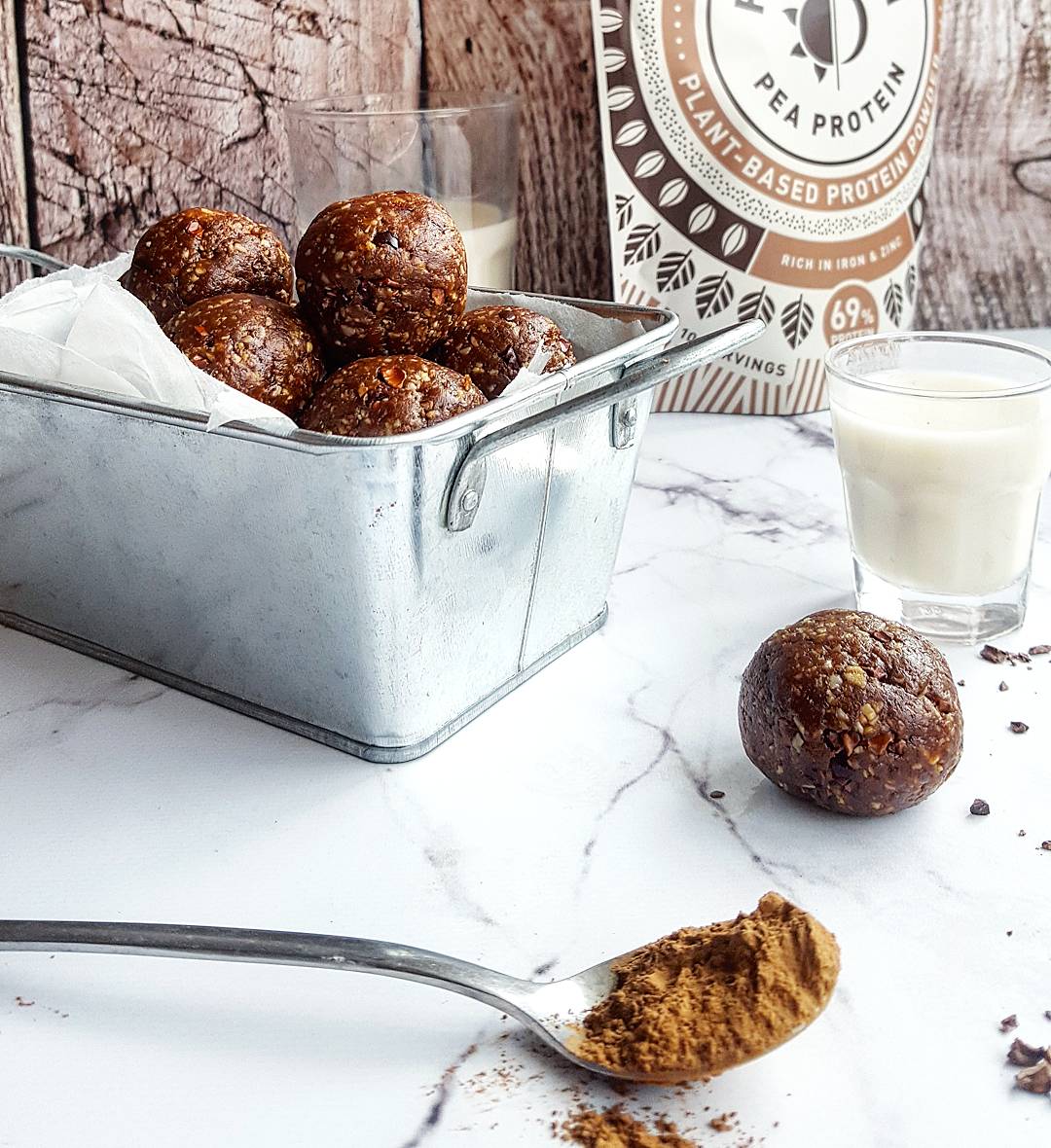 pulsinhq's tweet photo. Why not try these easy peasy, blender made, salted caramel chocolate protein balls from @PeachyPalate this week! They are a perfect way to use our new Chocolate Pea Protein for an extra #protein hit post #workout https://t.co/QKMbu0GiYe https://t.co/GwogxF0mhu