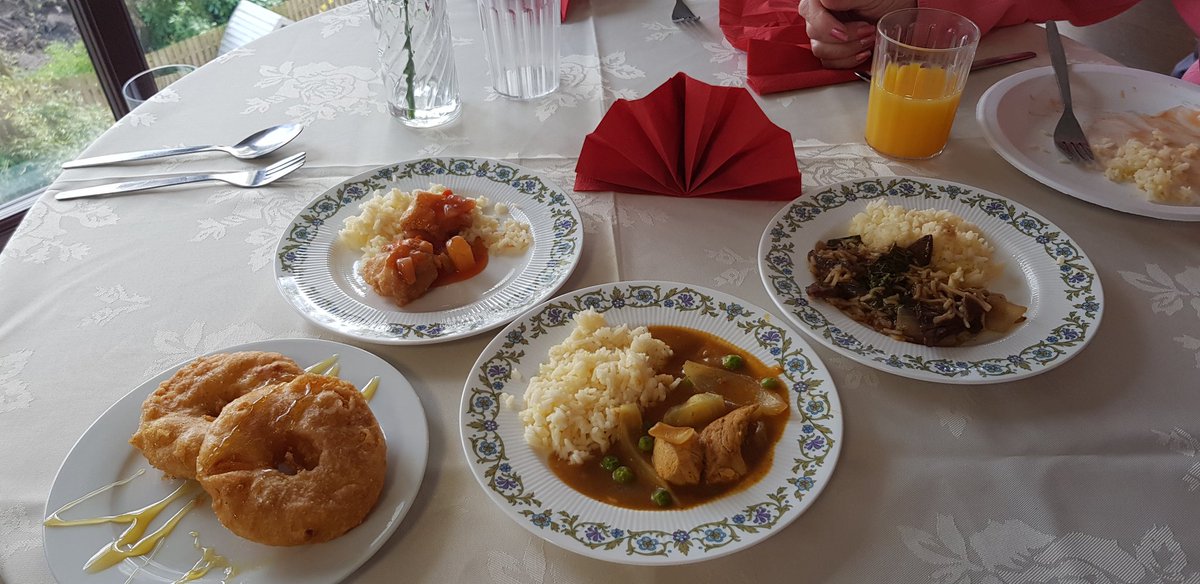 SpringfieldBFD's tweet photo. Following on from our Mexican afternoon..today we tried a Chinese taster session, this went down very well,👍with customers trying something new for the first time! 🙂 #chinese #noodles #sweetandsour #chinesechickencurry #bananafritters #pineapplefritters @Anchor_Trust 🍲🥗🍌🍍 https://t.co/CcmjTDoCDL