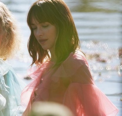 nurplj's tweet photo. Ella nació para ser la REINA y MUSA de GUCCI 👑😍me encanta esta campaña ❤️😘 #DakotaJohnson #MuseGucci #GucciBloom https://t.co/c7NZBAYgKZ