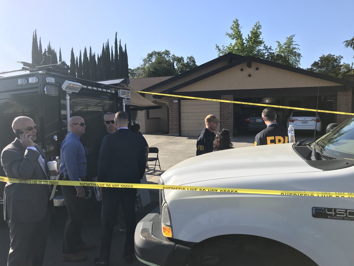 PedroRiveraTV's tweet photo. RIGHT NOW: FBI Agents and other law enforcement agencies are gathered outside the home of Joseph James Deangelo, accused of killing 12 and raping 50 women. Law enforcement say the #EastAreaRapist is in custody @FOX40 https://t.co/JGJMuDKWtM