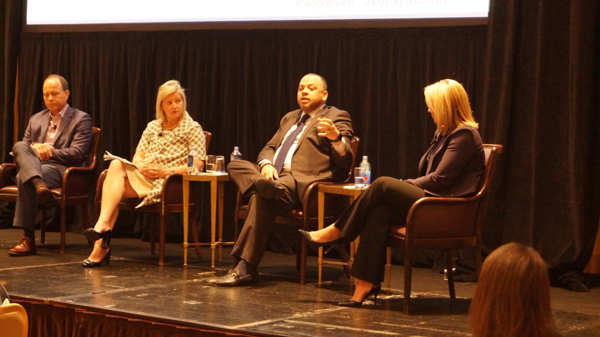 ChiTreasurer's tweet photo. It was great to be at @CrainsEvents’ #CCBMidMarket raising awareness about how #ESG can lead to higher risk-adjusted returns for investors. Thanks to @CrainsChicago for having me, and shout-out to my fellow speakers @jvbrug, @cvanwelton, Bill Abromitis, and Karleen Mussman! https://t.co/sxQ1sv0oq2