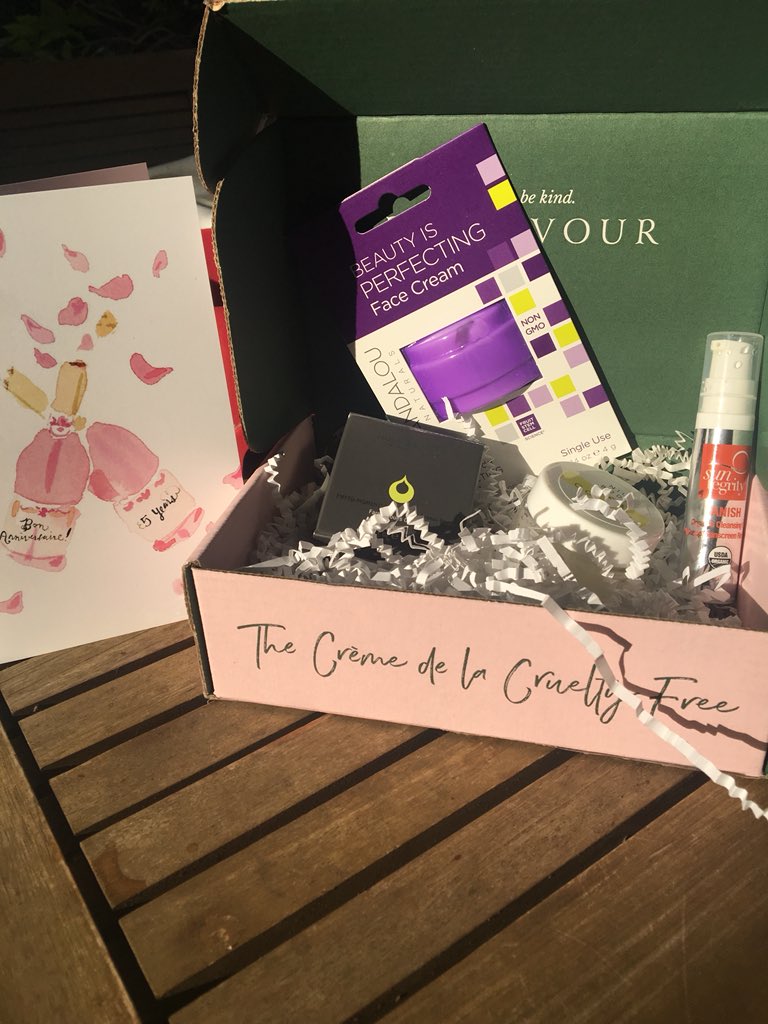 elabarsvary's tweet image. Thank you so much @PetitVour for this month’s box, i love it (as always)! 😊 #petitvour