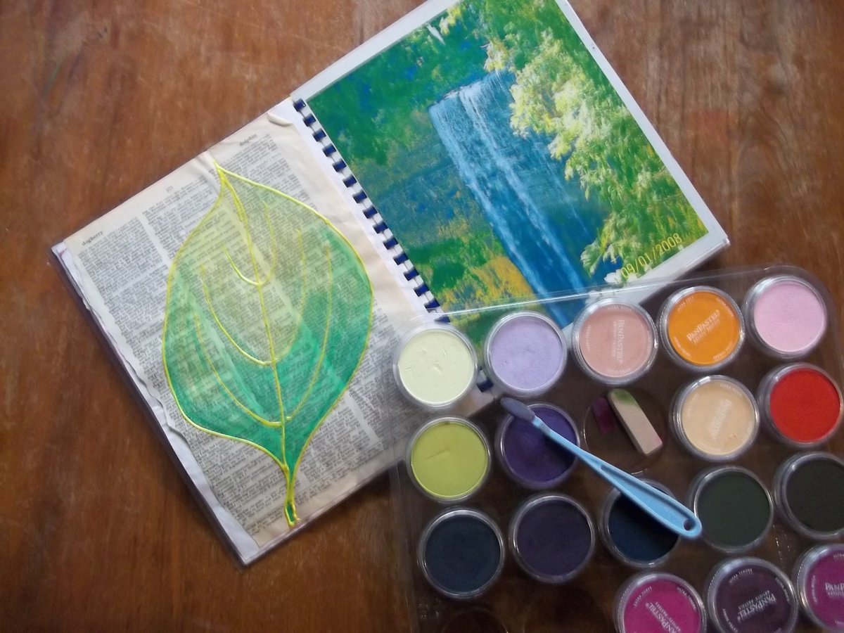rwlibrary's tweet photo. Check out our Altered Books into Journals Workshop at our Linwood branch on Sat, Apr. 28, 10:30 a.m.-12:30 p.m. This workshop will be led by our artist-in-residence, @AngelaGrasse. Register online now! https://t.co/LtzU6FoPp2 https://t.co/HkkFMSw2aH