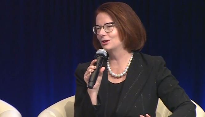 Banquemondiale's tweet photo. "Si les enfants passent à côté de l'#éducation dans un monde qui exige des niveaux d'études plus élevés, ce seront des enfants sans emploi et sans espoir" - 
@JuliaGillardGPE  ▶️ Voir le replay ! https://t.co/YSmq0aIHhm | #CapitalHumain https://t.co/hl25NF9bhL