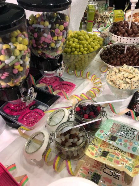 orklafinland's tweet photo. Tänään mukana #foodformedia2018 tapahtumassa. #vappubrunssi'ssa monenmoista herkkua tarjolla. #panda #taffel #pauluns #funlight #kantolan #abbasilli #ginsilli #wasabiballs #grandiosa #freefromfellows #paleogranola #juuresnäkkäri https://t.co/KVmDPLTjzy