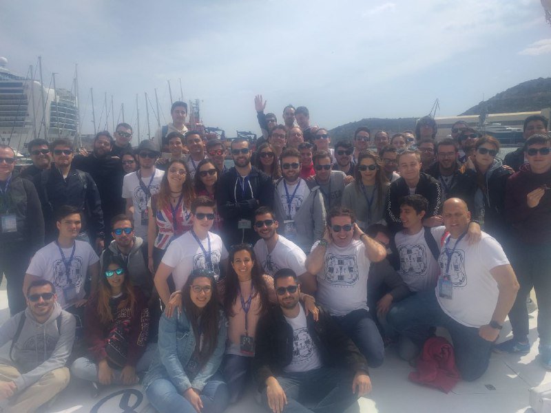 IEEEUPCT's tweet photo. #SWYP18 Networking @ramashispania y @IEEEYP_Spain #SomosIEEE #IEEE #SSRTeam https://t.co/wsJoBOGQrf