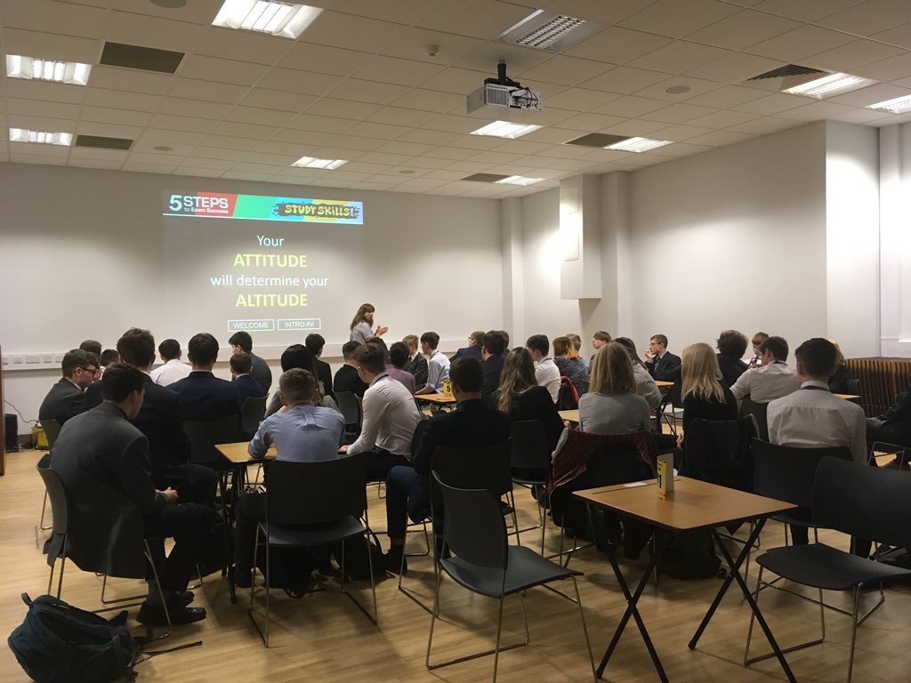 LiNCHigher's tweet image. A power hour of revision and study skills with @UTCLincoln Year 11 and @BrightFuturesEx  today! #revisiontechniques