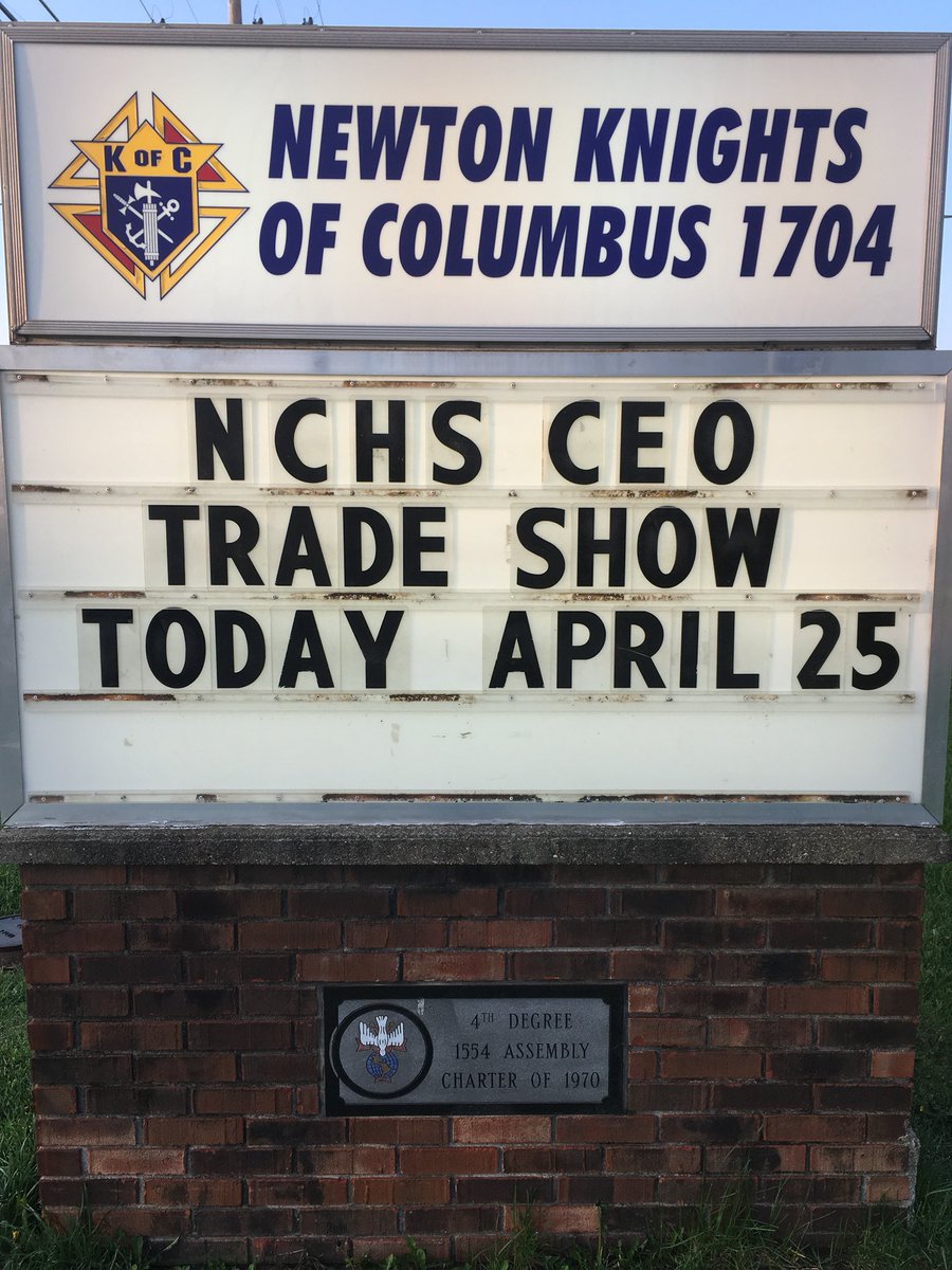 JasperCEO's tweet photo. Come out tonight from 5pm-7pm! Check out the 17 booths filled with creative business ideas and students with initiative! https://t.co/dwWYw4mbCJ