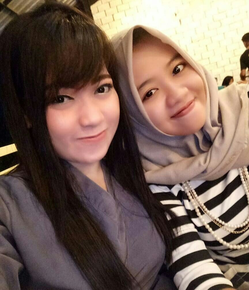 marlinadewianti's tweet photo. numpang live di IG sahabatku, pertanyaannya pada gak sopan, maafin followerku ya mbul 😂 https://t.co/HA6EUHdtZL