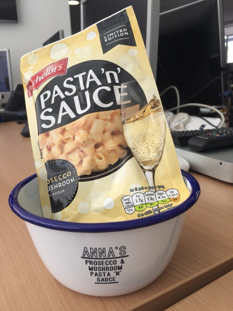 A bowl with my name on it. YASS! 🤩
Even prepared to eat the prosecco and mushroom pasta by way of thanks 🤓
#Batchelors