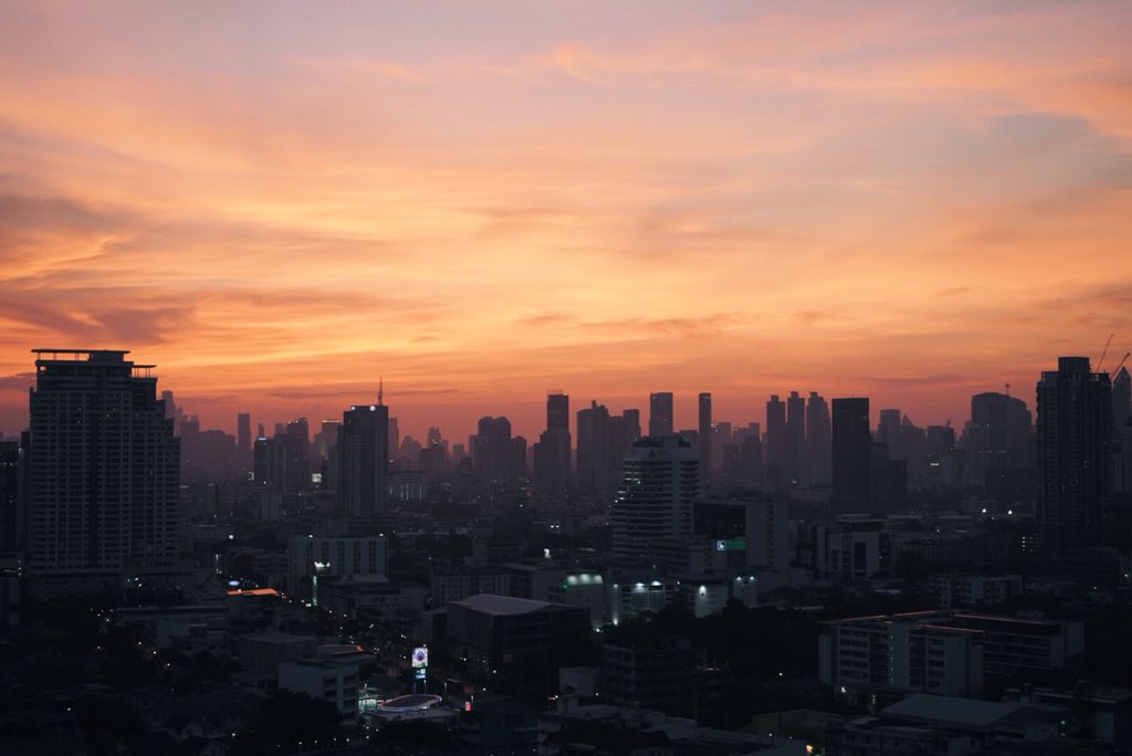 repeacediary's tweet photo. ท้องฟ้าตอนเย็นของวันนี้คือสวยมาก https://t.co/FLhDtHszWn