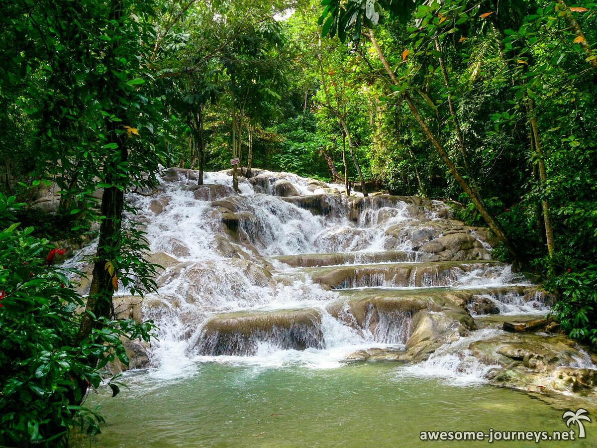 awesomejourneys's tweet photo. #dunnsriverfalls in #jamaica should be on every #travellers #bucketlist! 

Read the whoel story at: https://t.co/PjNjeeVufZ https://t.co/6rzmx1pgz3