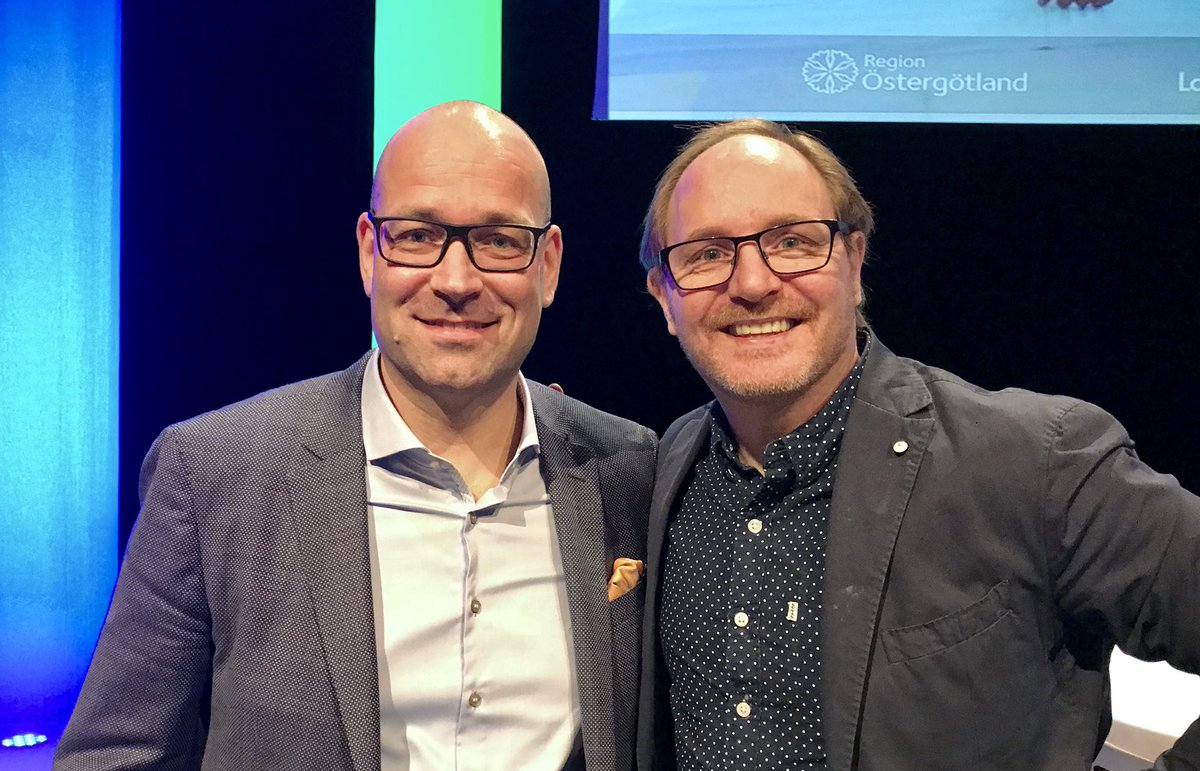 afaforsakring's tweet photo. Spännande och viktig föreläsning av Stefan Blomberg och Morgan Alling om mobbing på arbetsplatsen. Läs mer om Stefans forskning i ämnet här: https://t.co/wRYr7KUFq4 #morgan&amp;stefan #arbetsmiljö #AMMvårmöte #Linköping @PsykologSB @morganalling https://t.co/pnmg5LU6Cu