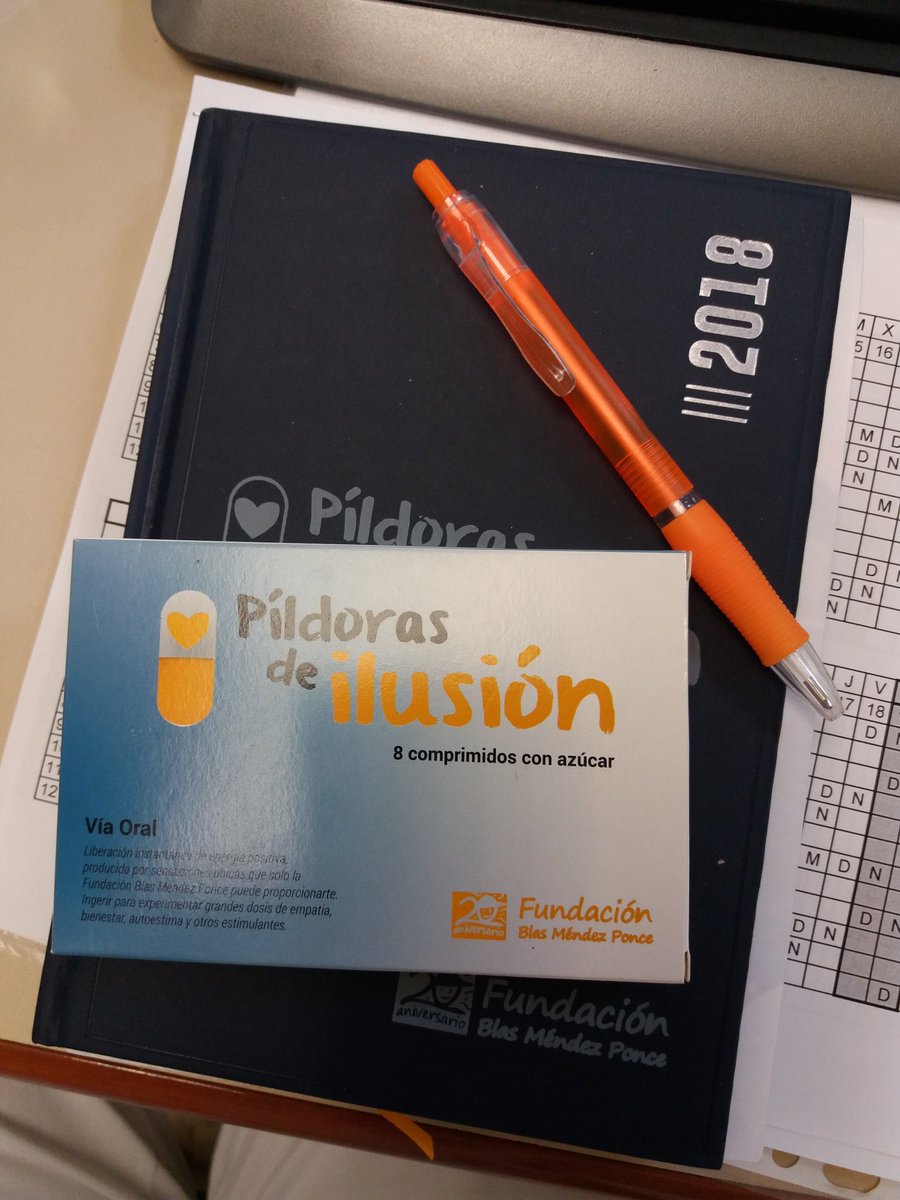 cribarmar's tweet photo. Cuando llegas a trabajar y te encuentra que @conxa_frances a pasado por alli repartiendo ilusión. Mil Gracias, un placer conocerte y gran labor la que relizais @BlasMendezPonce https://t.co/HDjBhAPqL3