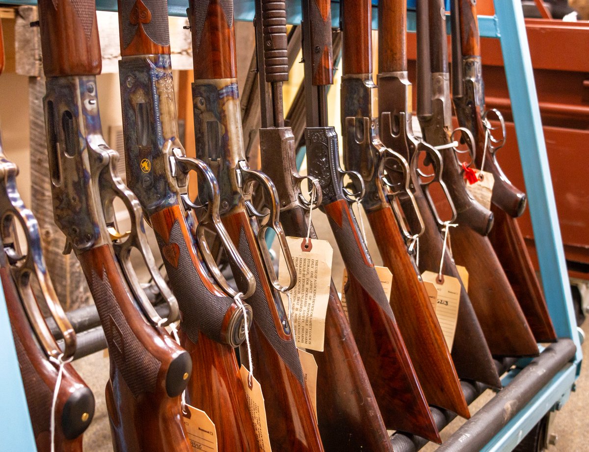 ShootHistory's tweet photo. Restored, Turnbull finished, custom, and original. A little bit of everything getting packed for #NRA18. #NRAAM #gunrestoration #colorcasehardening #gunengraving #gunsmith #gunblue #gunbuilder #antiqueguns #vintageguns #guncollector #shoothistory #turnbullrestoration https://t.co/1anqcvrBVE