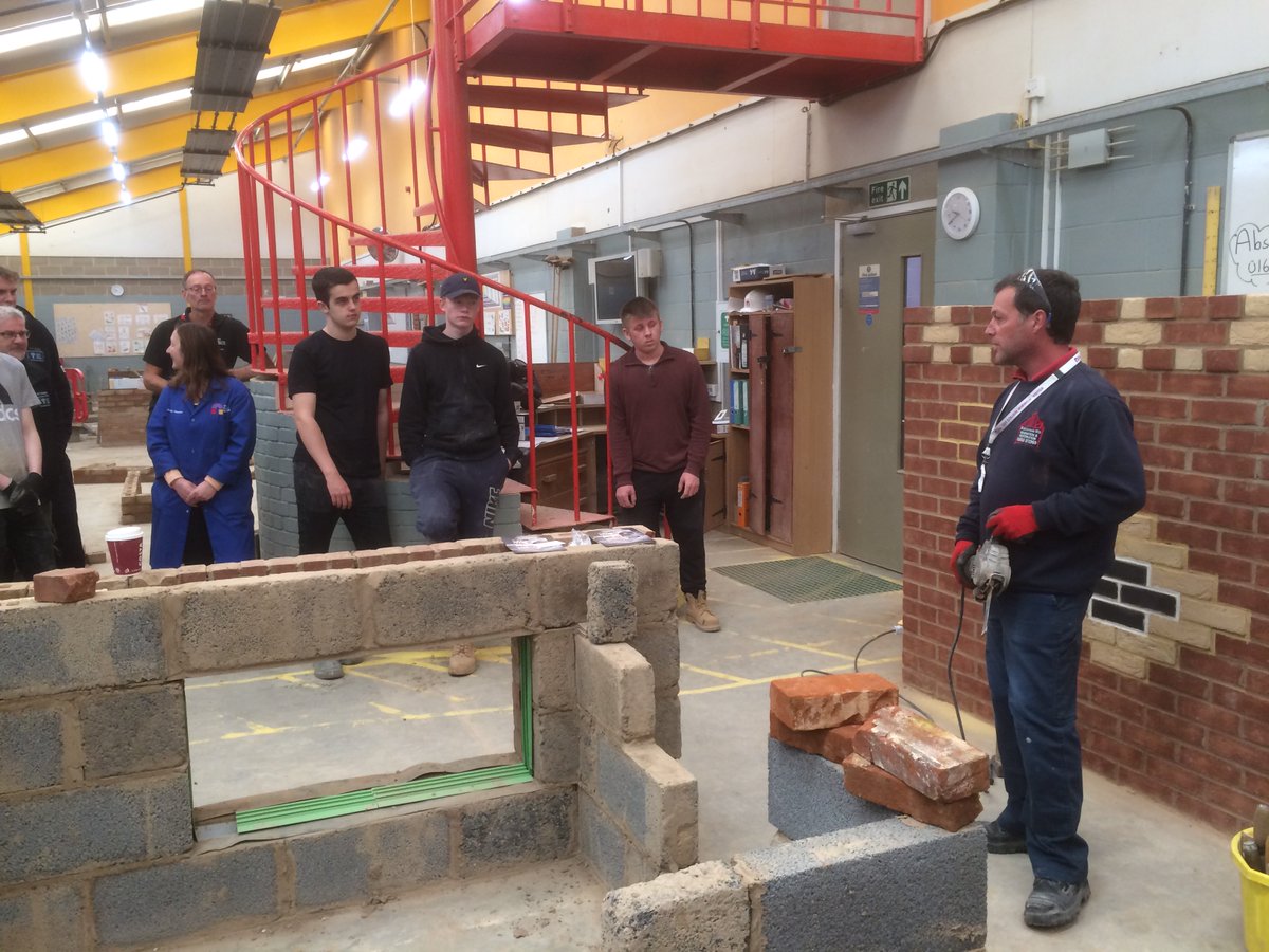 CCNConstruction's tweet image. Thank you to Mike from N.F. Coverdale ltd for demonstrating Heritage repointing to our level 2 Brickwork students ready for site work on a drainage Mill restoration project @norfolkbroads @Broads_LPS @norwichcollege