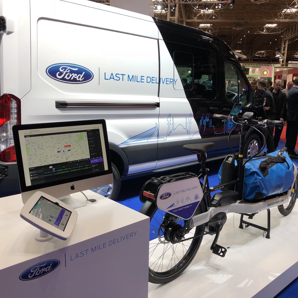 NathanielDesign's tweet photo. Exciting premiere of @Ford Smart Mobility's #LastMileDelivery service concept at #CVShow2018 - Courier bikes and vans coordinated via software to enable more #sustainable delivery in city centers. @SmartDesign https://t.co/10x3owJdZr