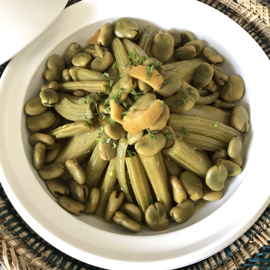 choumicha_ma's tweet photo. Tajine de cardons &amp; fèves au citron confit 👌🏻😍
https://t.co/9rePEtiAu7 https://t.co/0enJvERkk8