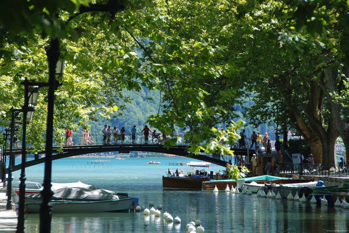 SavoieMontBlanc's tweet image. Des photos qui vous feront tomber amoureux d'#Annecy... ❤️ si ce n'est pas déjà le cas ! 😉 #savoiemontblanc