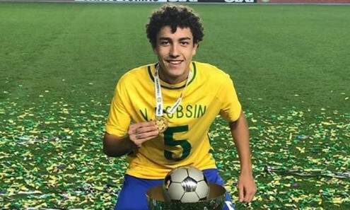 pitacodoguffo's tweet photo. 🔥 RUMOR

Agentes que representam @FCBayern e @BVB estão de olho no meia #Bobsin do @Gremio e Seleção Brasileira Base.

Tricolor está em processo de renovação com o jovem talento.

#Esquemao https://t.co/8uNwuCN4HS