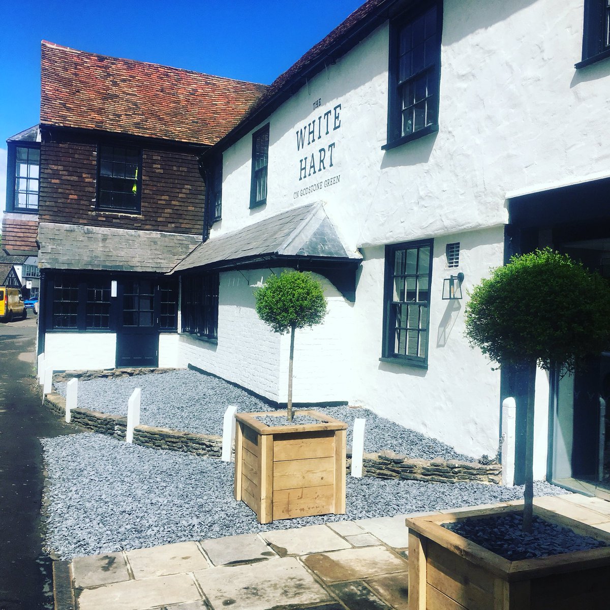 TheWhiteHart_GG's tweet photo. Scaffolding is down, revealing a very pretty building 😍 https://t.co/2IFoPwH56f