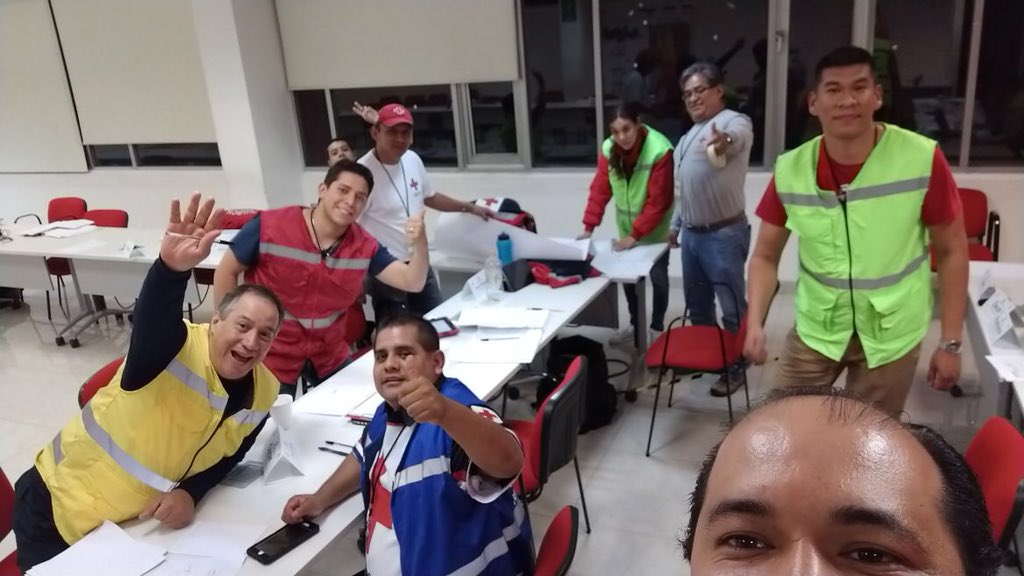 Les_Padilla's tweet image. Profesionalismo, entrega y construyendo juntos. Simplemente ellos!! #CruzRojaMexicana #TaskForce #CISCI #voluntarios