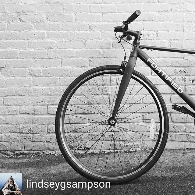 FORTIFIEDbike's tweet photo. Hot shot from @lindseygsampson. Rockin' her #fortifiedbike https://t.co/tpgCwl819Z https://t.co/c8isQWBZEf