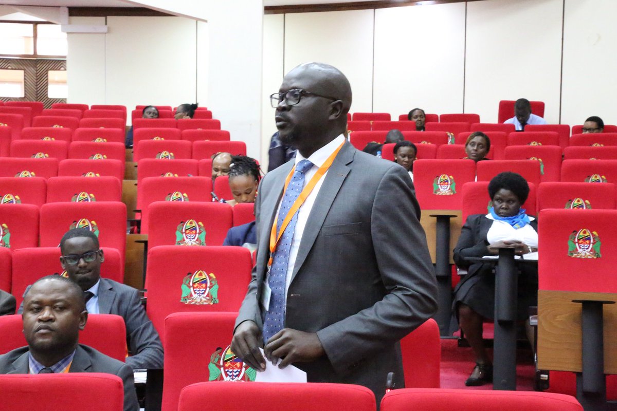 EA_Bunge's tweet image. Motion for a Resolution of EALA urging the EAC to participate as observer in the process by IGAD to resolve the conflict in the Republic of South Sudan moved by Hon. George Odongo