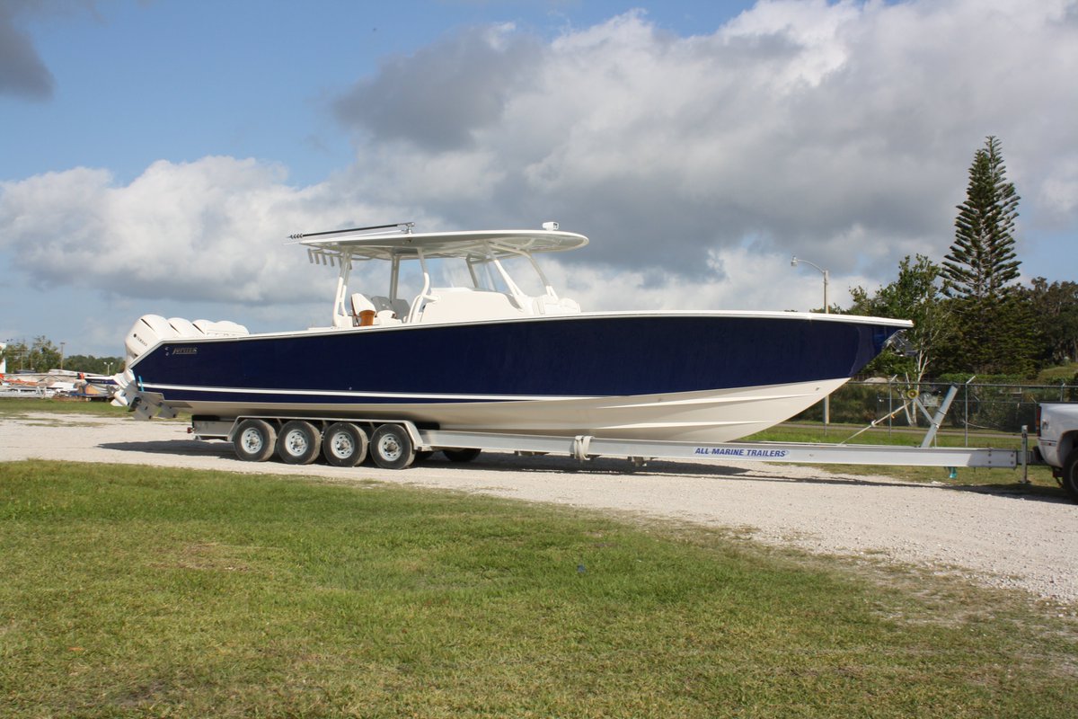 JupiterMarine's tweet image. Born to fish, the 43SF is our #newestaddition in the #JupiterFleet! #ourroyalbaby This beauty is spoken for &amp;amp; home in Palm Beach but click the link in the bio to #designyourjupiter &amp;amp; get an instant quote! #jupiterfamily #stepaboardajupiter #flagshipmodel #summer #fishingmachine