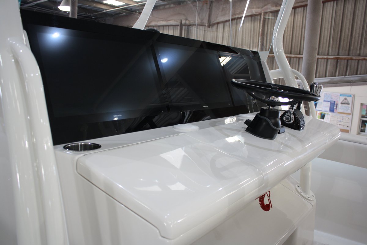 JupiterMarine's tweet image. Born to fish, the 43SF is our #newestaddition in the #JupiterFleet! #ourroyalbaby This beauty is spoken for &amp;amp; home in Palm Beach but click the link in the bio to #designyourjupiter &amp;amp; get an instant quote! #jupiterfamily #stepaboardajupiter #flagshipmodel #summer #fishingmachine